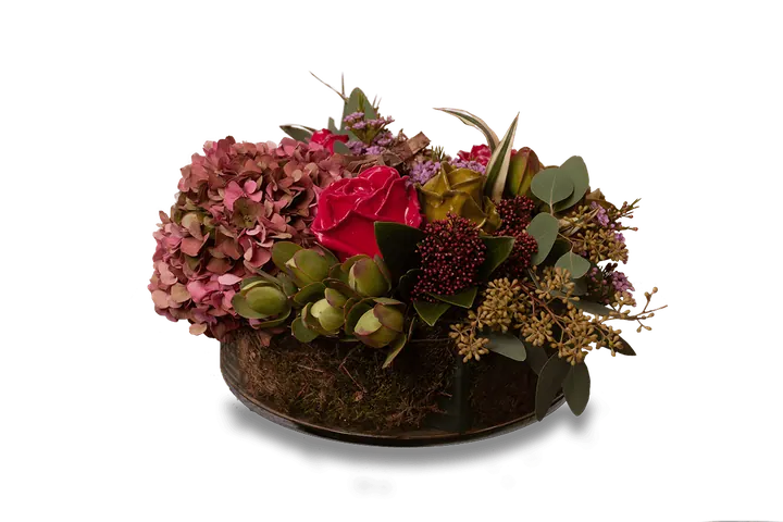 Stuk met hortensia, een rode waxroos, groene knoppen en droogbloemen