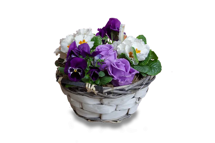 Wit mandje met paarse en witte bloemen
